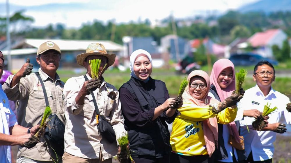 Profil sosok suami pertama Putri Karlina istri Maula Akbar anak Dedi Mulyadi, diduga pengusaha