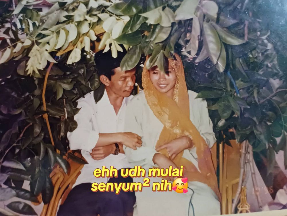 Full prengat-prengut, wanita ini bagikan 7 potret nikahan ortunya yang dijodohkan, akhirnya plot twist
