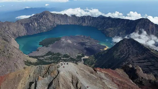 Pendaki wanita Belanda jatuh di Gunung Rinjani, alami patah leher, dievakuasi pakai helikopter