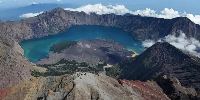 Imbas dua turis jatuh, jalur pendakian Pelawangan Sembalun Gunung Rinjani ditutup sementara