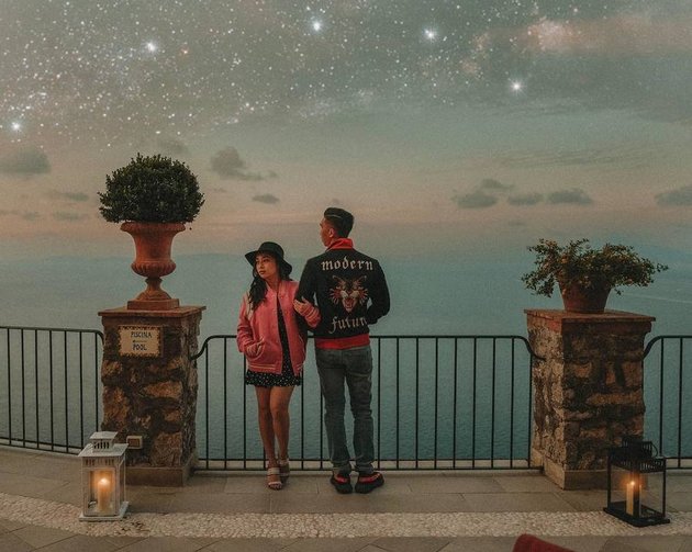 Jadi couple goals buat Gen Z, ini 8 potret lawas Nikita Willy dan Indra Priawan ini bikin salah fokus