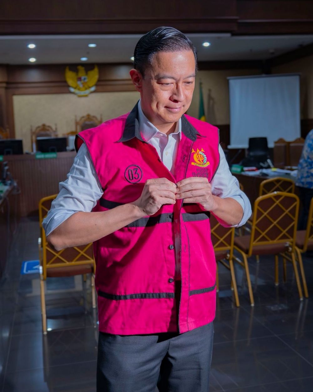 Surat putusan lebih dari 1000 halaman, Tom Lembong divonis 4,5 tahun penjara dan denda Rp750 juta