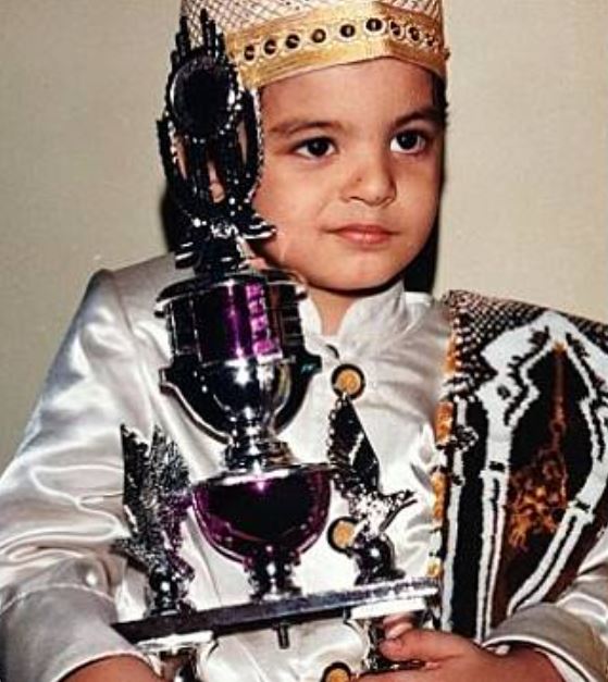 Punya prestasi sedari kecil, potret lawas 9 seleb saat terima piala ini gemesin pol