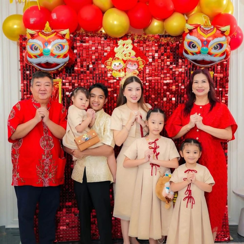 9 Potret kenangan Sarwendah bersama mendiang sang ayah, selalu protektif dan sering nelponin putrinya