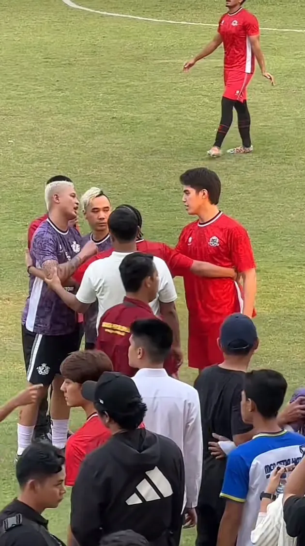 5 Kronologi adu mulut El Rumi dan Syamsir Alam di lapangan usai kena kartu merah, nyaris berantem