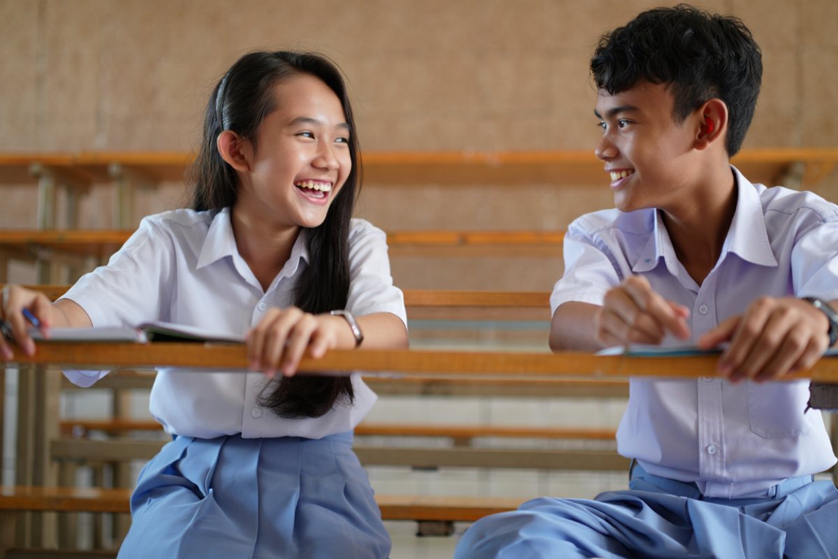 100 Kata-kata gombalan maut buat adik kelas, dijamin bikin dia langsung nempel