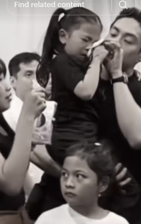 Jadi penguat saat ayah meninggal, 9 potret Giorgio Antonio setia dampingi Sarwendah di rumah duka