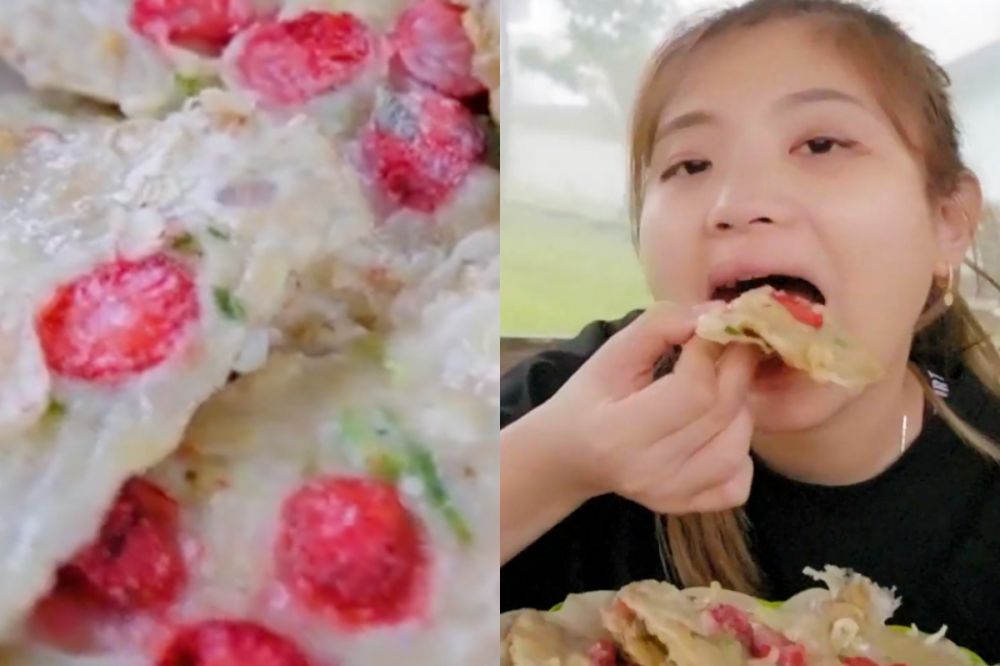 Saat mendoan dipadukan dengan stroberi ala mahasiswa KKN Desa Cikendung, kamu tim inovasi atau ori?