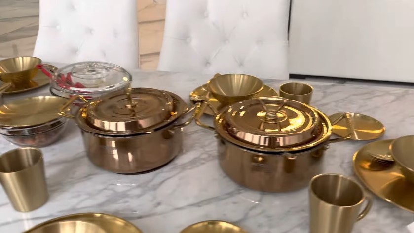 Punya rumah mewah bak hotel, ini 6 cara Angel Lelga menata dapur, kulkasnya canggih pakai layar sentuh