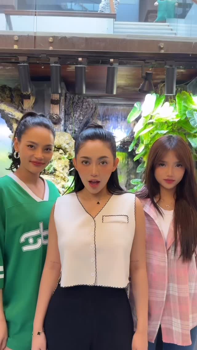 Selalu kompak dukung sahabatnya, ini 9 potret pertemanan Fuji dan Rachel Venya bareng Erika Carlina