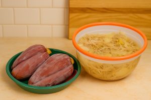 Stop cara lama! Ini rahasia rebus jantung pisang biar nggak hitam dan pahit