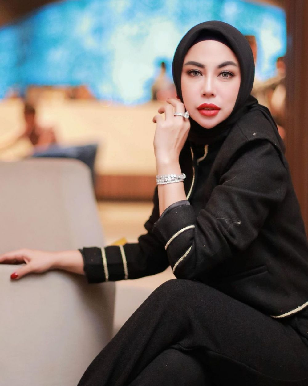 Mantan mertua hafiz ini disangkanya Ariel Tatum? Intip 11 potret terbarunya yang jarang diketahui