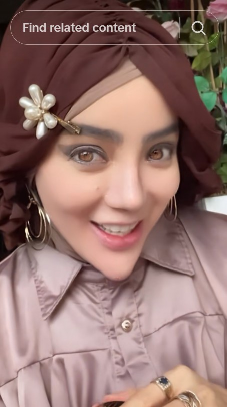 Suka dandan mirip barbie, 9 potret Yuni Jasmine seleb TikTok dagu lancip tanpa filter ini manglingi