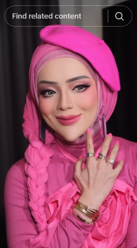 Suka dandan mirip barbie, 9 potret Yuni Jasmine seleb TikTok dagu lancip tanpa filter ini manglingi