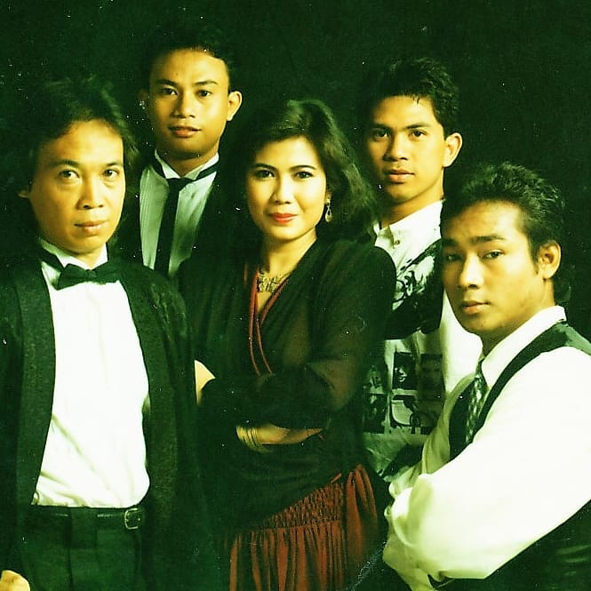 Masih ingat eks suami Atiek CB? Penyanyi 90-an ini masih jadi idola, lihat 11 potret masa mudanya