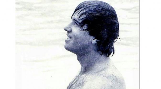 Masa muda ayah 13 seleb blasteran ini bikin naksir, paras ayah Rebecca Klopper mirip Harry Styles