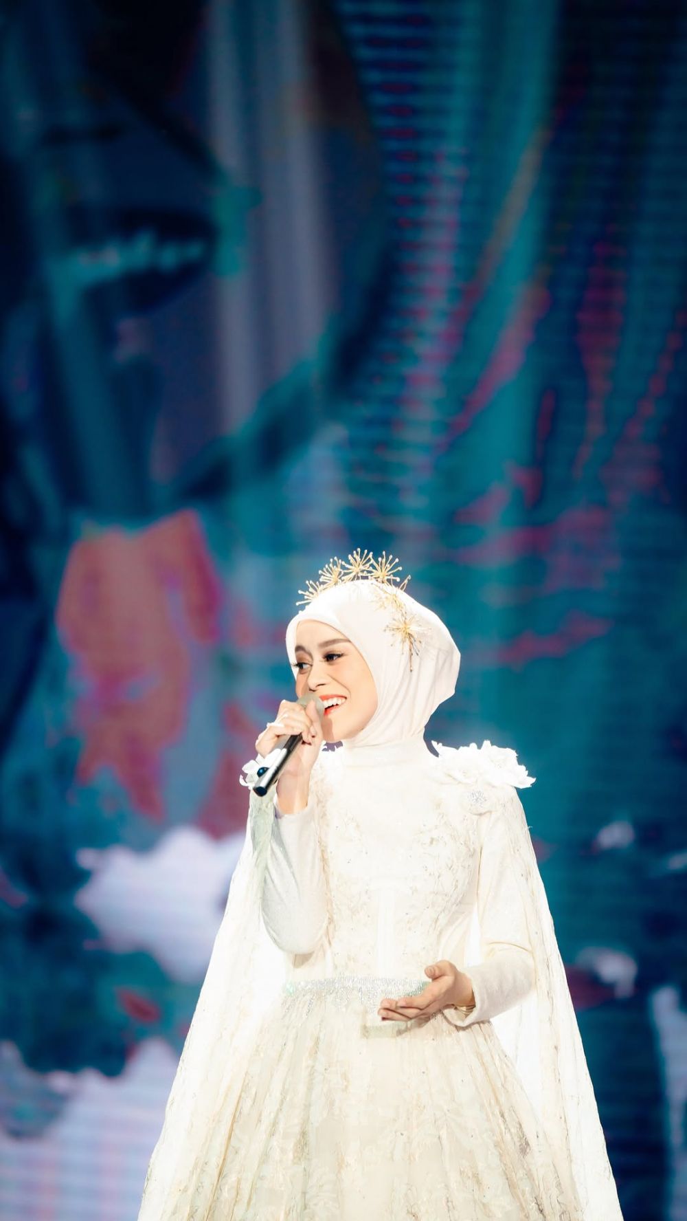 5 Potret Lesty Kejora curhat di sidang MK soal polemik royalti, status terlapor bikin beban psikologis