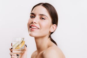 Kulit mulai kendur dan muncul kerutan? Ini trik mengatasinya pakai minuman kolagen dari 2 jenis buah