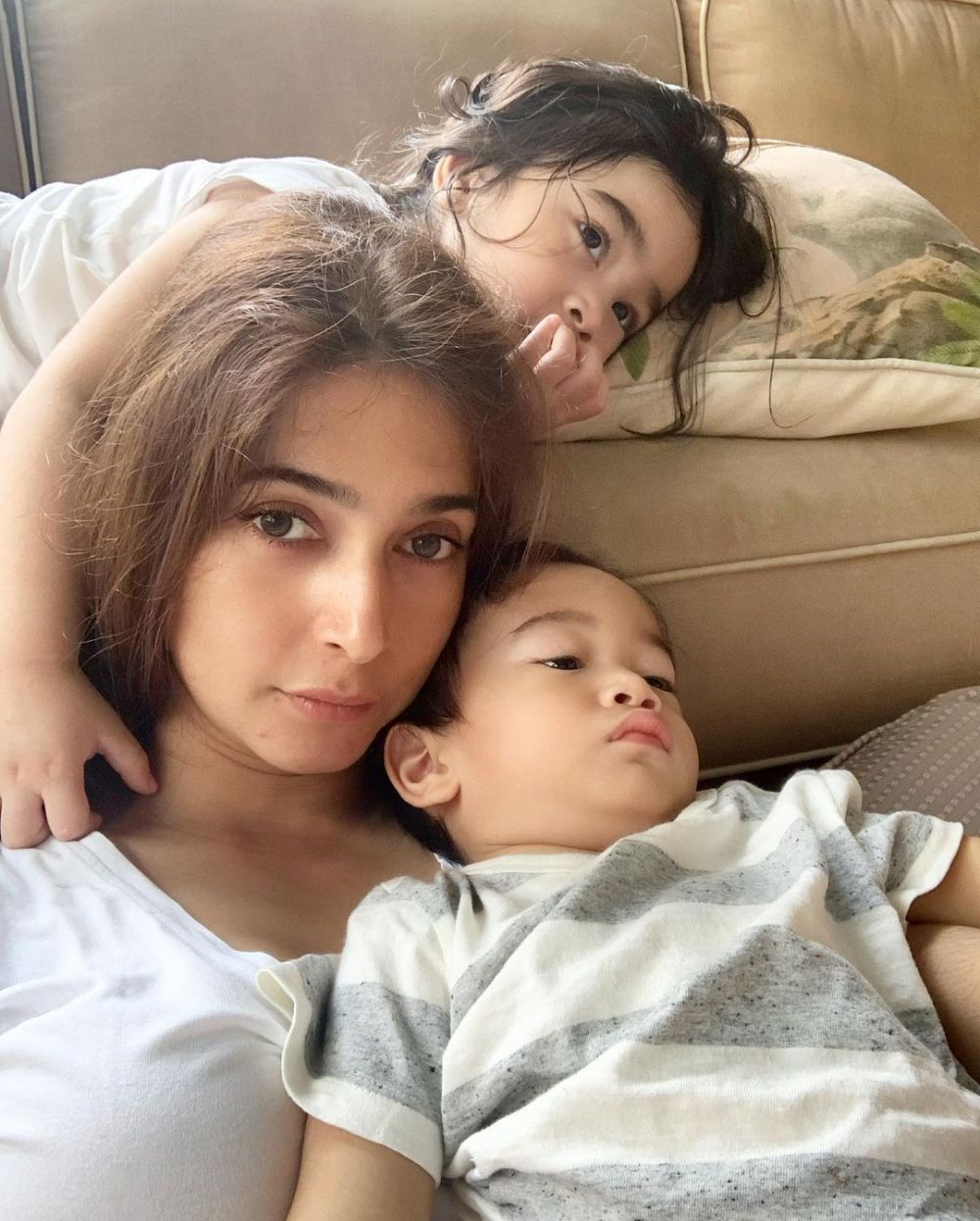 Pesinetron cantik sekaligus finalis Gadis Sampul ini pilih jadi IRT, ini 11 potretnya bareng anak