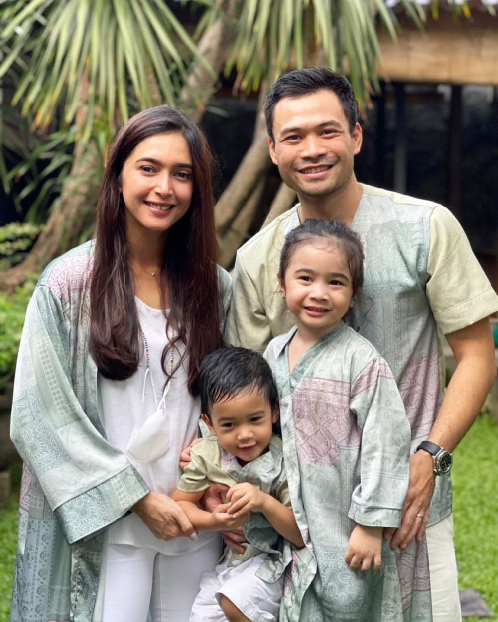 Pesinetron cantik sekaligus finalis Gadis Sampul ini pilih jadi IRT, ini 11 potretnya bareng anak