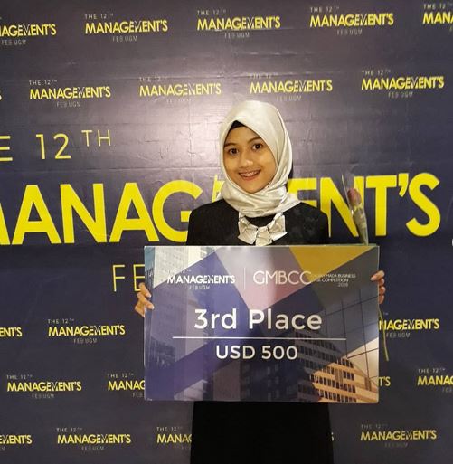 Tampil dengan gigi behel, begini 11 potret lawas Erina Gudono istri Kaesang Pangarep