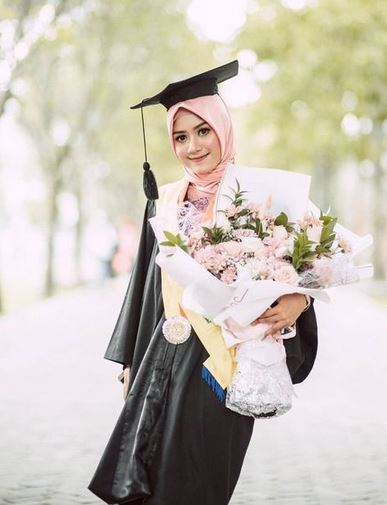 Tampil dengan gigi behel, begini 11 potret lawas Erina Gudono istri Kaesang Pangarep