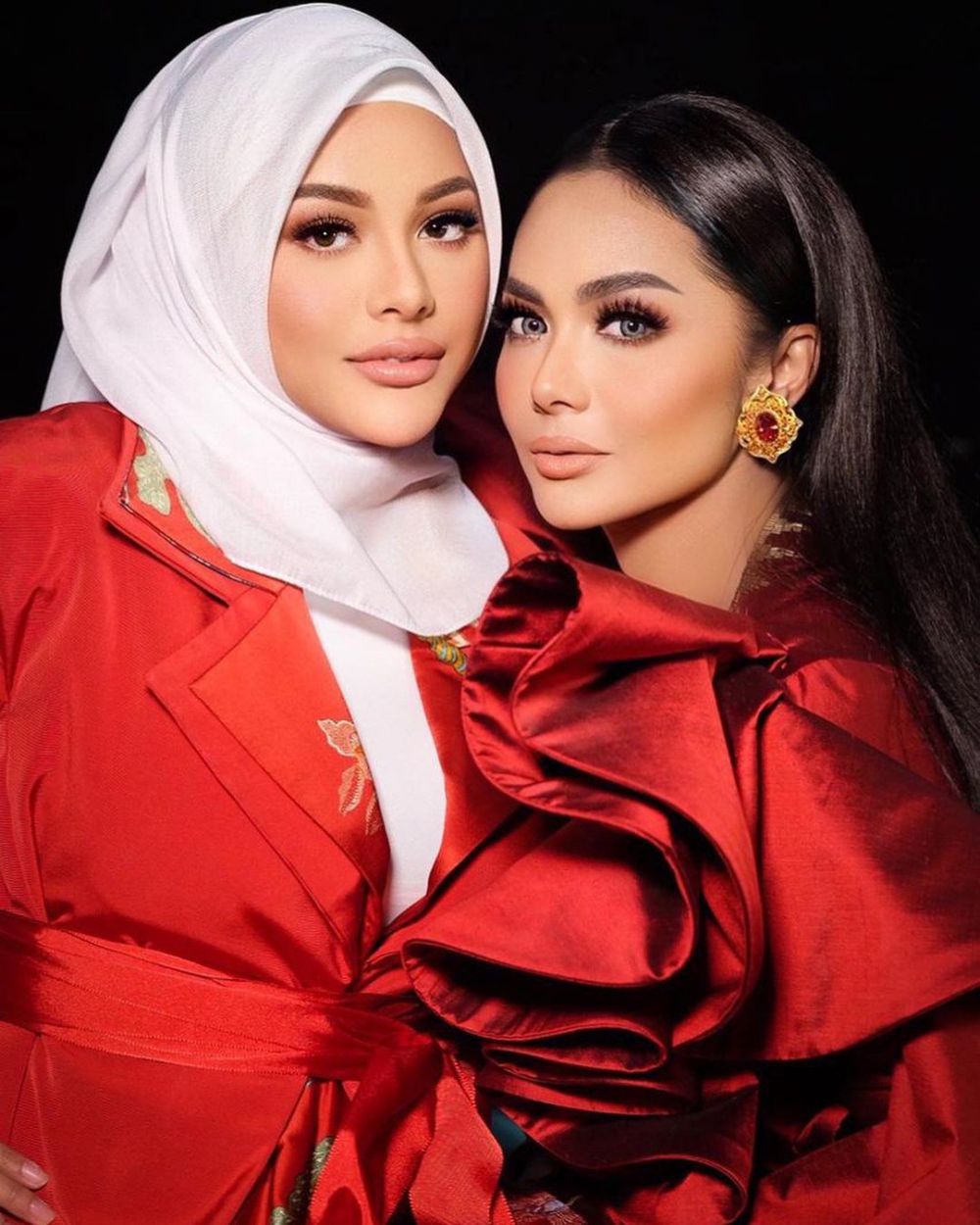 Beda puluhan tahun tapi wajahnya plek ketiplek, potret 9 seleb cantik sama putrinya ini bikin terkecoh