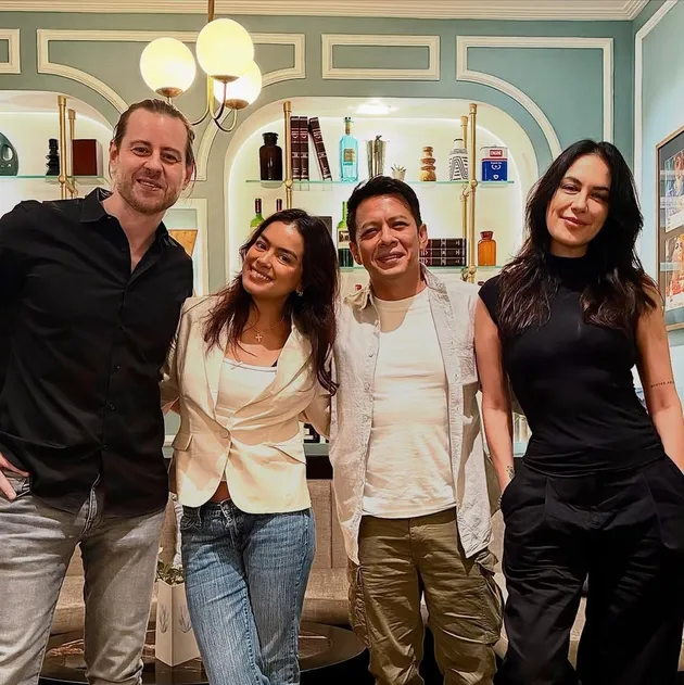 Beda puluhan tahun tapi wajahnya plek ketiplek, potret 9 seleb cantik sama putrinya ini bikin terkecoh