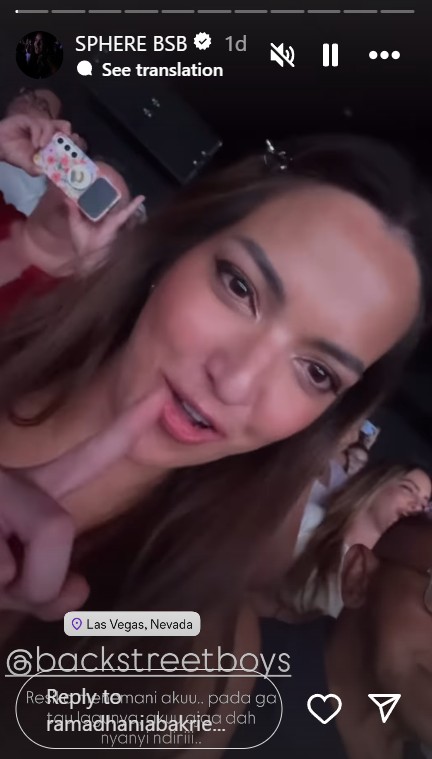 9 Potret Nia Ramadhani ngonser Backstreet Boys di Las Vegas, tak canggung meski ditemani ayah mertua