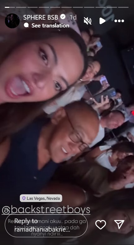 9 Potret Nia Ramadhani ngonser Backstreet Boys di Las Vegas, tak canggung meski ditemani ayah mertua