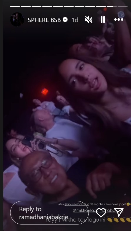 9 Potret Nia Ramadhani ngonser Backstreet Boys di Las Vegas, tak canggung meski ditemani ayah mertua