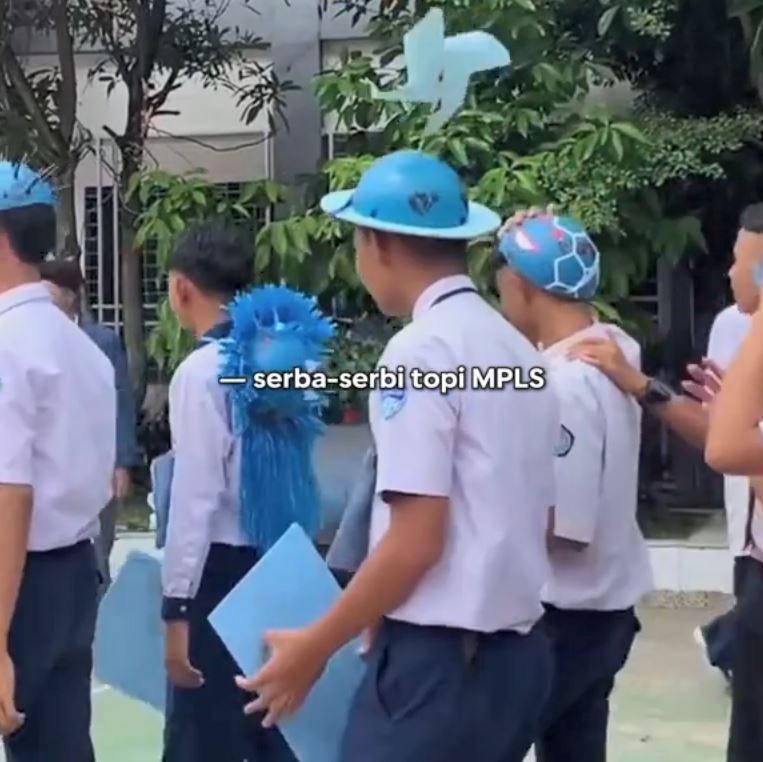 11 Potret serba-serbi topi MPLS ini kreatifnya nggak ada yang menandingi, fix jadi trend setter