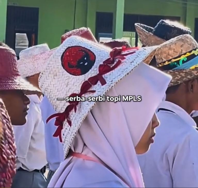 11 Potret serba-serbi topi MPLS ini kreatifnya nggak ada yang menandingi, fix jadi trend setter