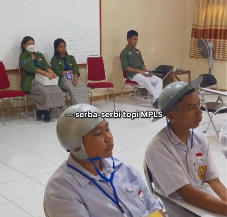 11 Potret serba-serbi topi MPLS ini kreatifnya nggak ada yang menandingi, fix jadi trend setter