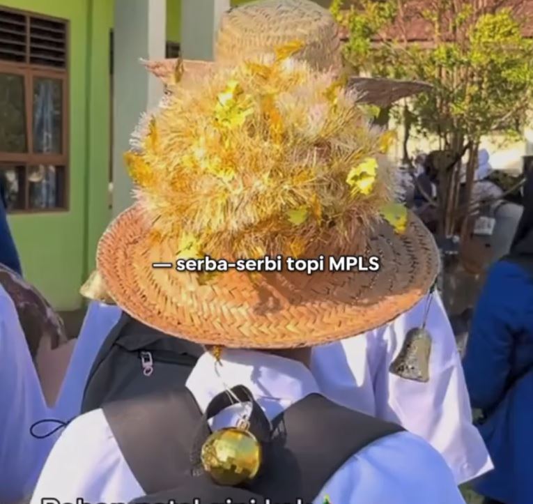 11 Potret serba-serbi topi MPLS ini kreatifnya nggak ada yang menandingi, fix jadi trend setter