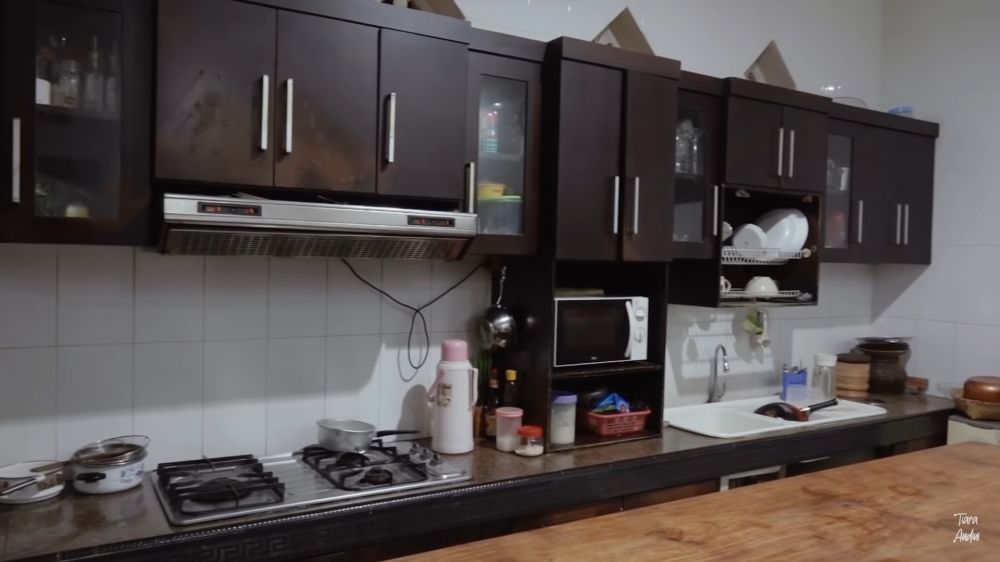 Huniannya di Bali mewah bak kerajaan, ini 9 potret rumah bocah imut yang gedenya jadi penyanyi cantik