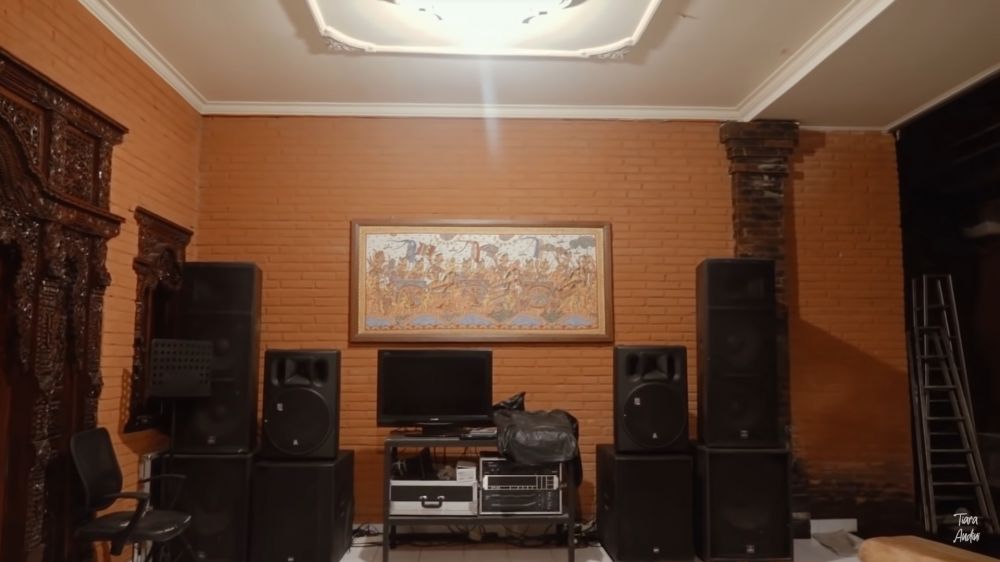 Huniannya di Bali mewah bak kerajaan, ini 9 potret rumah bocah imut yang gedenya jadi penyanyi cantik