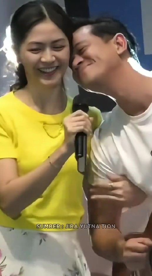 Gegara Andre Taulany momen langka kemesraan Surya Insomnia dan Tyara Renata terungkap, ini 9 potretnya