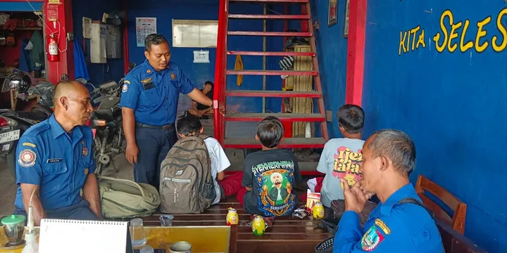 Viral tiga santri di bawah umur lapor ke damkar usai kabur dari pesantren karena perundungan