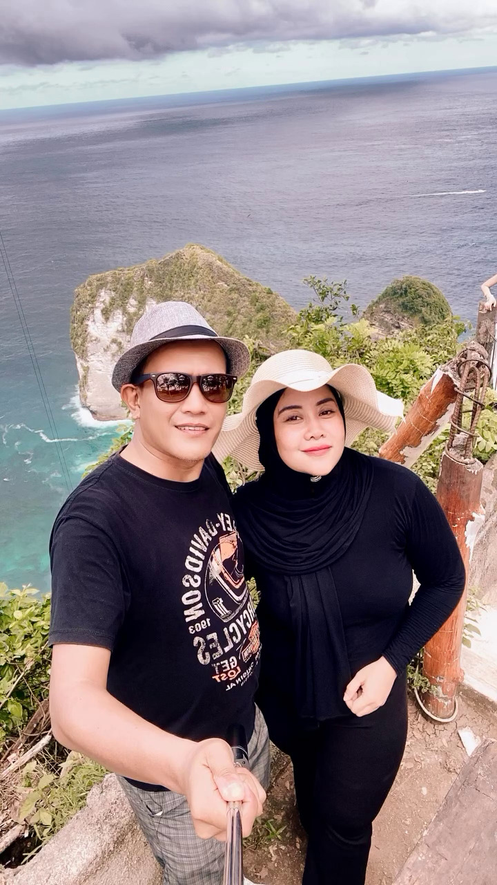 Sudah menikah lagi, ini 9 potret Puput eks istri Doddy Sudrajat pamer kemesraan bareng suami baru