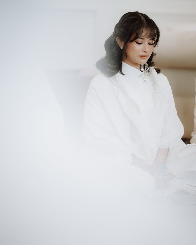  11 Potret Ikke Nurjanah gelar pengajian pernikahan Adira Kania, penuh kedamaian didampingi Aldi Bragi