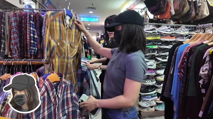 9 Potret Nikita Willy belanja thrifting ke Pasar Senen, kaget ada baju yang tak mampu kebeli suaminya