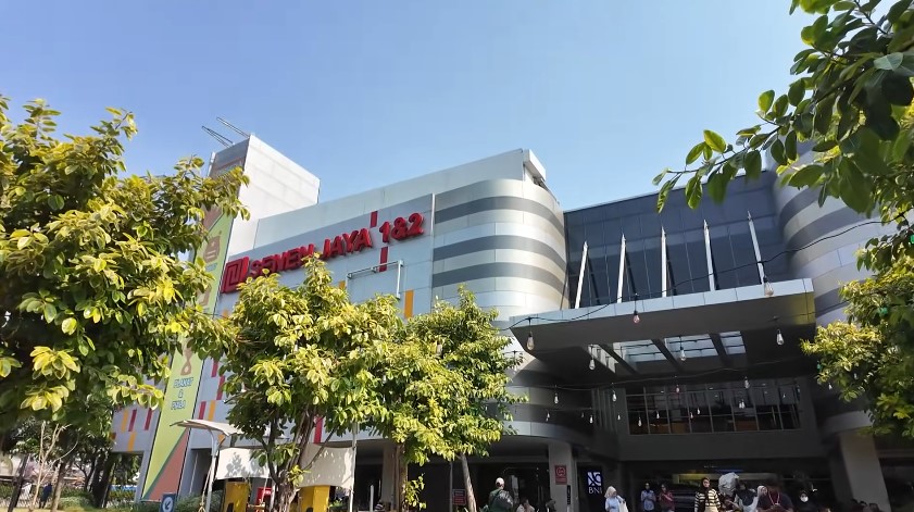 9 Potret Nikita Willy belanja thrifting ke Pasar Senen, kaget ada baju yang tak mampu kebeli suaminya