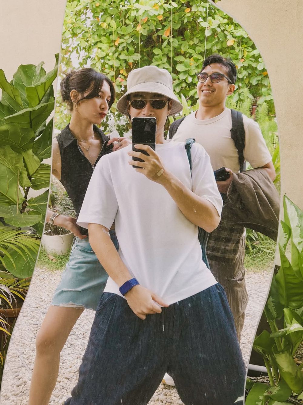 Disebut jarang dampingi suami, ini 9 momen Sheila Dara temani Vidi Aldiano berobat di Penang