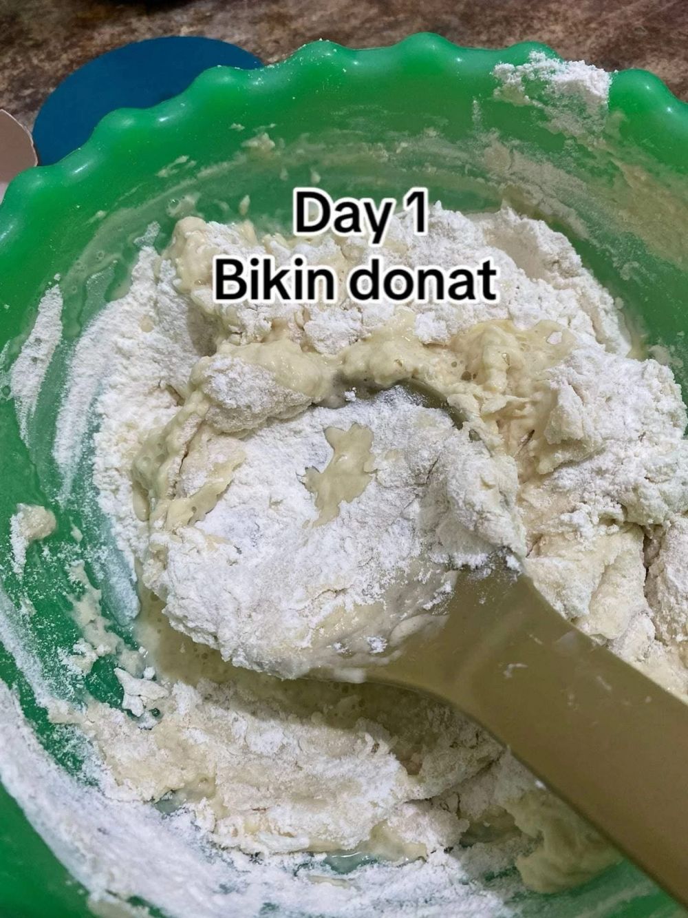 8 Potret tutorial unfaedah bikin donat ini hasilnya nggak setinggi ekspektasi orang tua