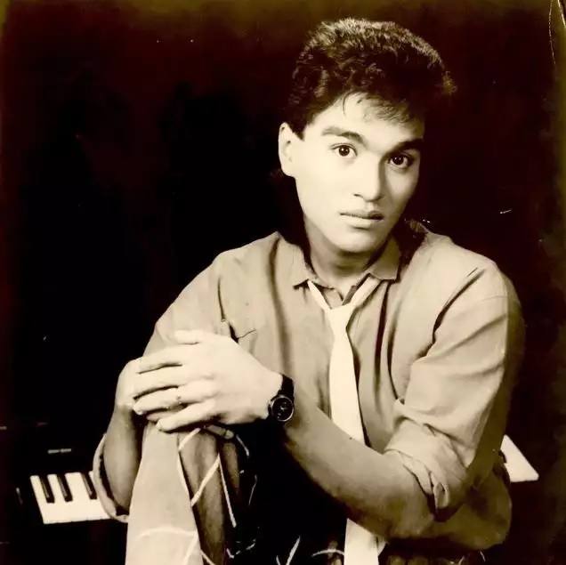 Parasnya nggak kalah cantik sama sekarang, ini potret lawas 7 penyanyi era 90-an saat kuliah