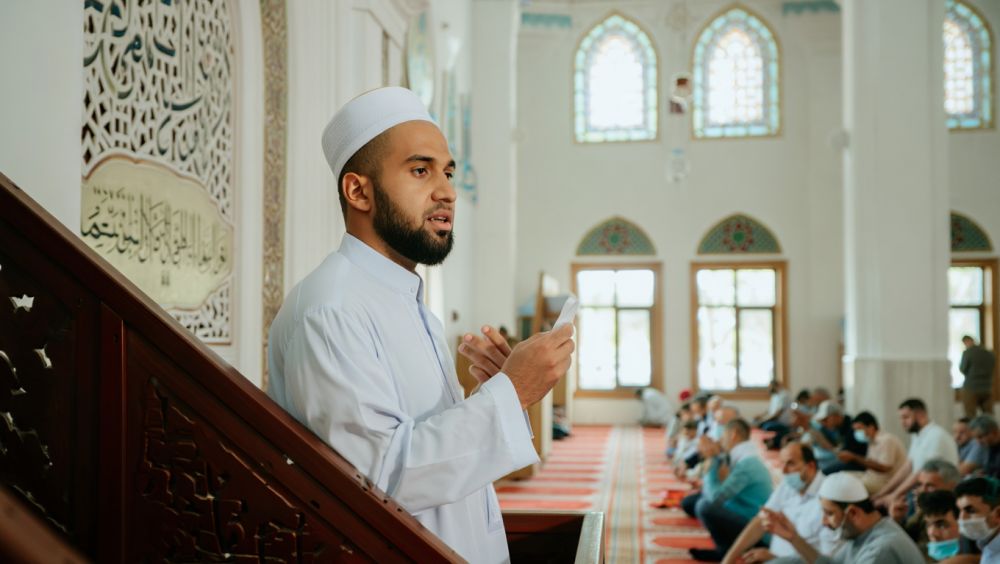 Khutbah Jumat singkat dan penuh makna 25 Juli 2025, rezeki halal, hidup berkah