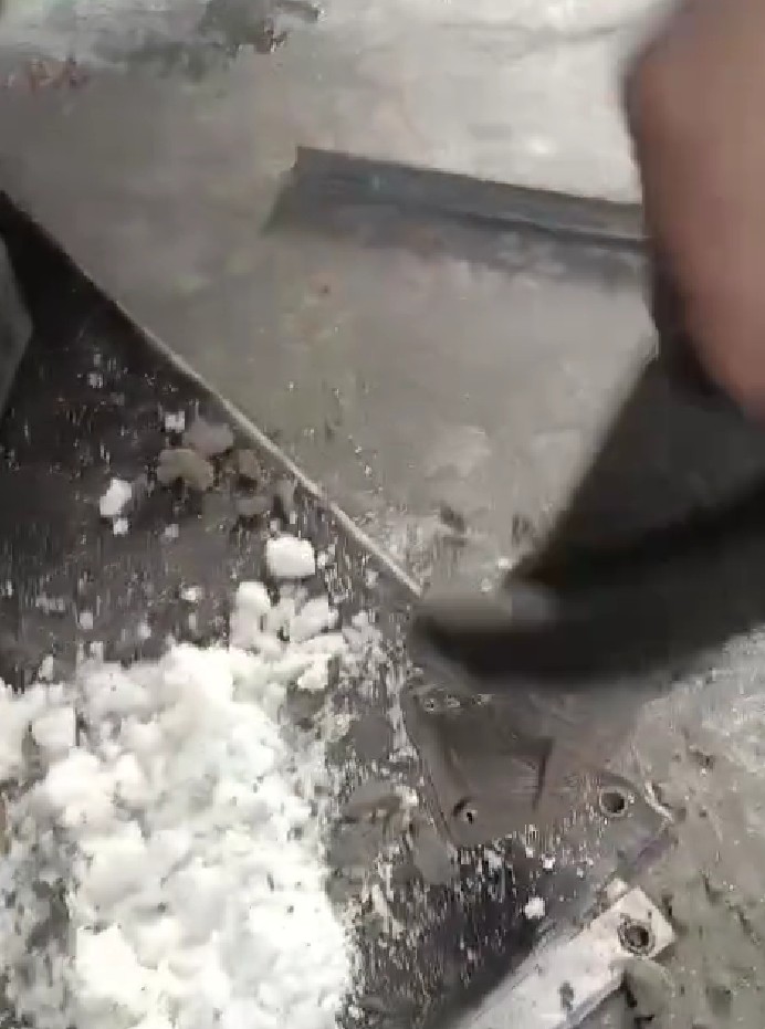 Menduga kena sabotase, Dwi Sasono kaget tangki bensin mobilnya penuh garam, ini 7 potret buktinya