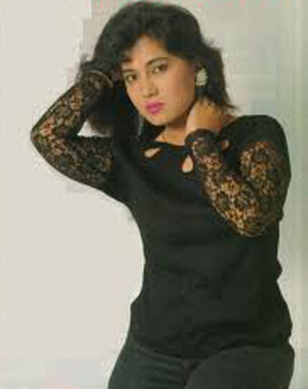 Penyanyi sekaligus aktris top 80-an ini pernah jadi kekasih Indro di Warkop DKI, ini 9 potret lawasnya