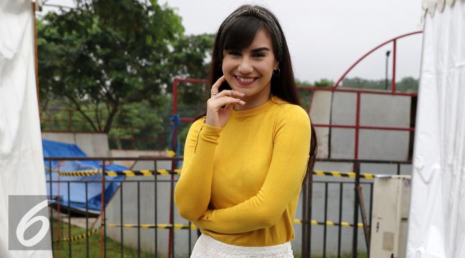 Pernah nggak dibayar sampai diperlakukan nggak enak saat kerja, ini 11 potret awal karier Irish Bella